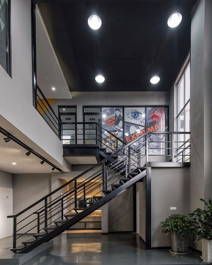 展示器材企业办公室楼梯装修设计效果图