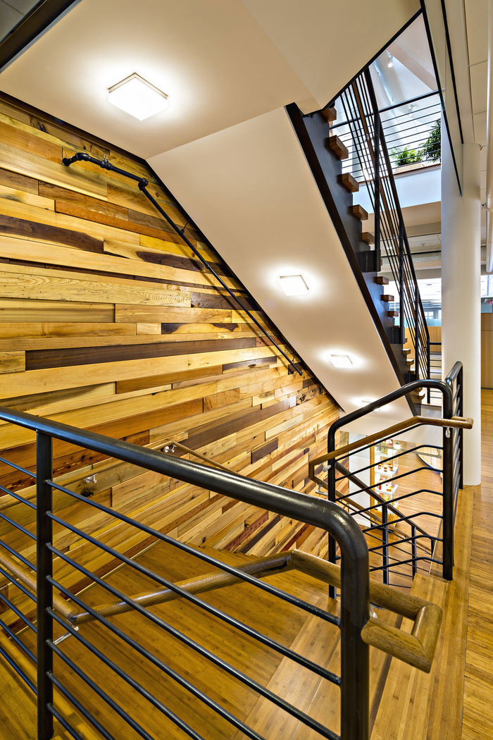 食品贸易企业办公室楼梯装修设计实景图