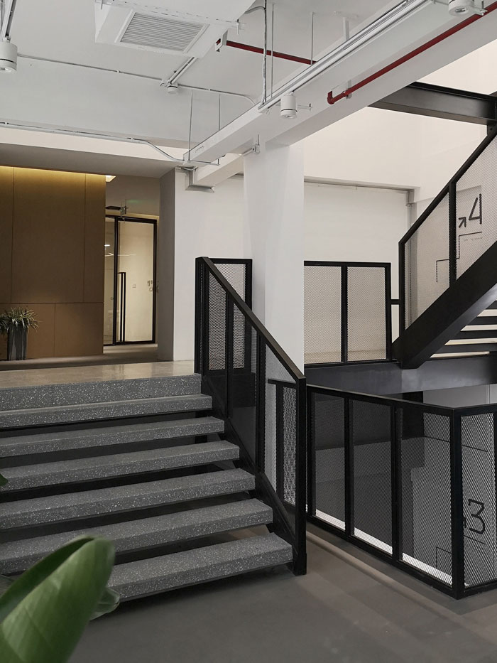 厂房办公空间楼梯装修设计效果图