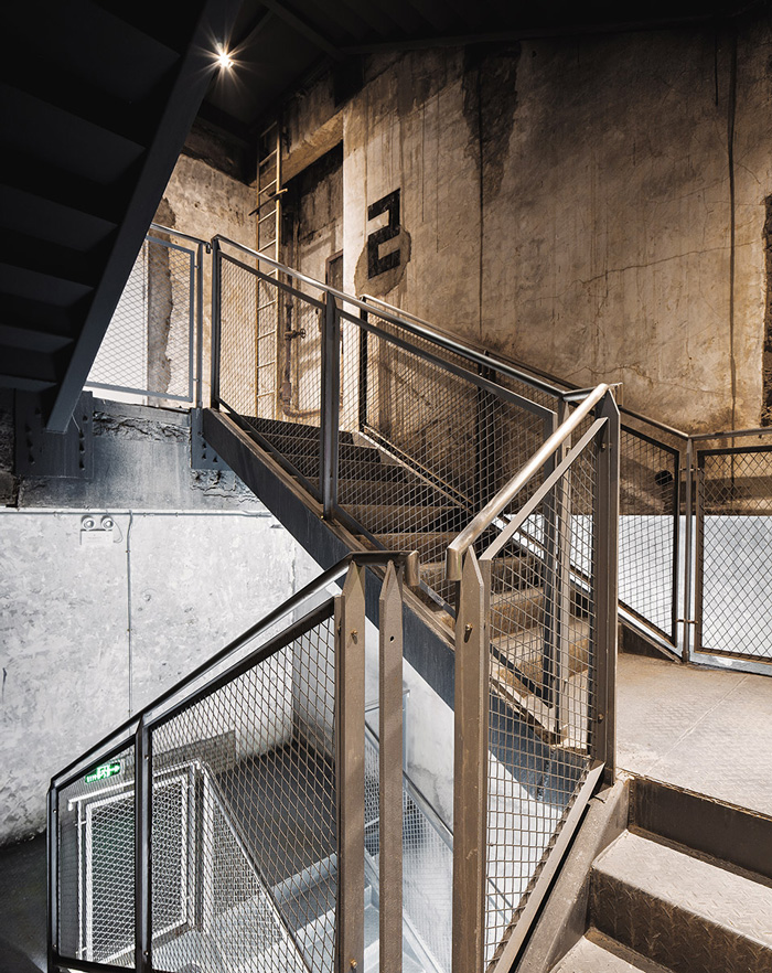 厂房办公空间楼梯改造装修设计效果图