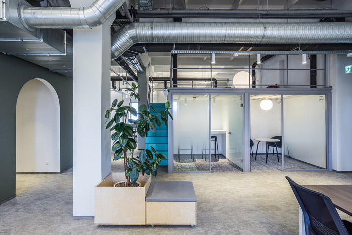 科技企业loft办公室进门区设计方案