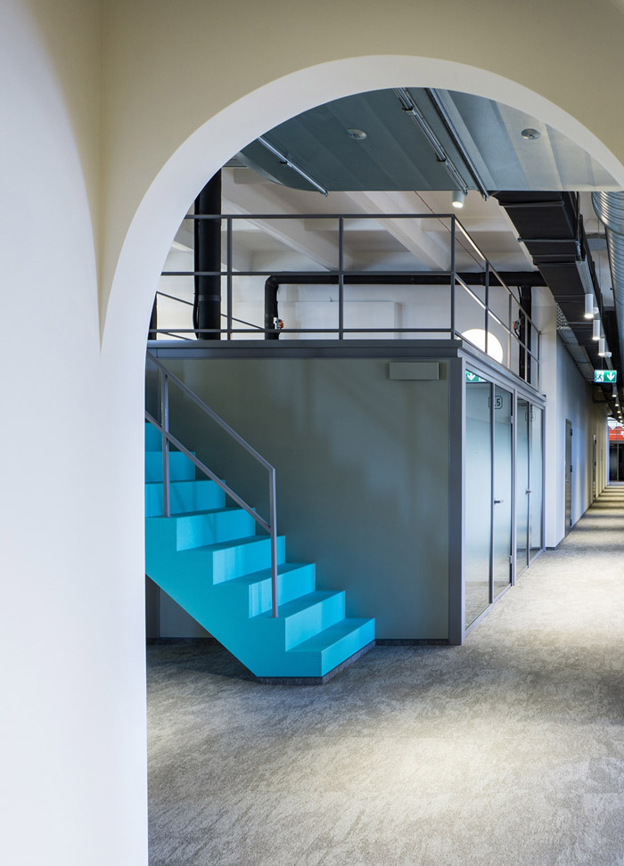 科技企业loft办公室入口设计方案