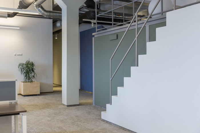 科技企业loft办公室动线设计方案